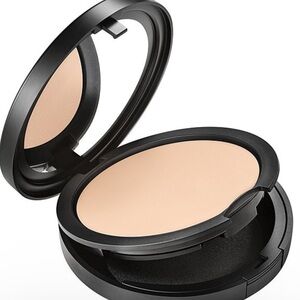 MAC STUDIO FIX POWDER PLUS FOUNDATION. NC10 . New